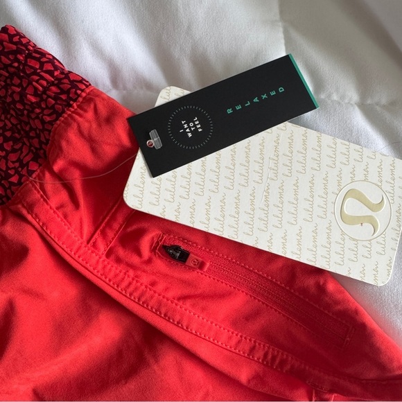🆕❤️ Lululemon Tracker Short III - Alarming Miss Mosaic Red Grape - Picture 7 of 11